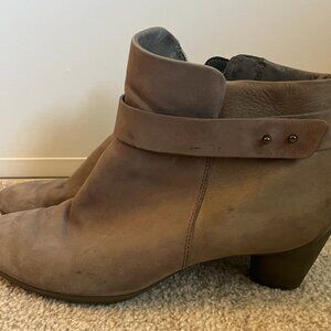 Ecco Gray Leather Ankle Booties